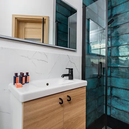 Zielona By Renters *